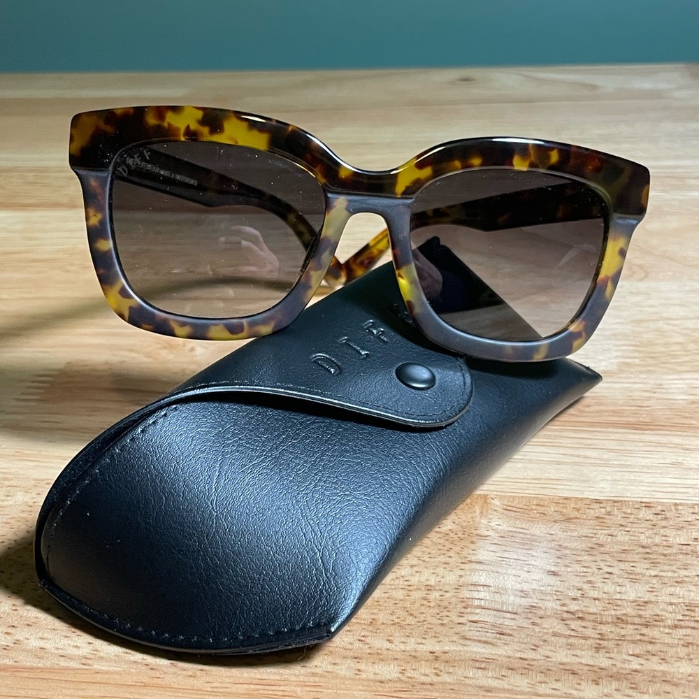 Diff Eyewear Bella II Women's Tortoiseshell Square Sunglasses and Case